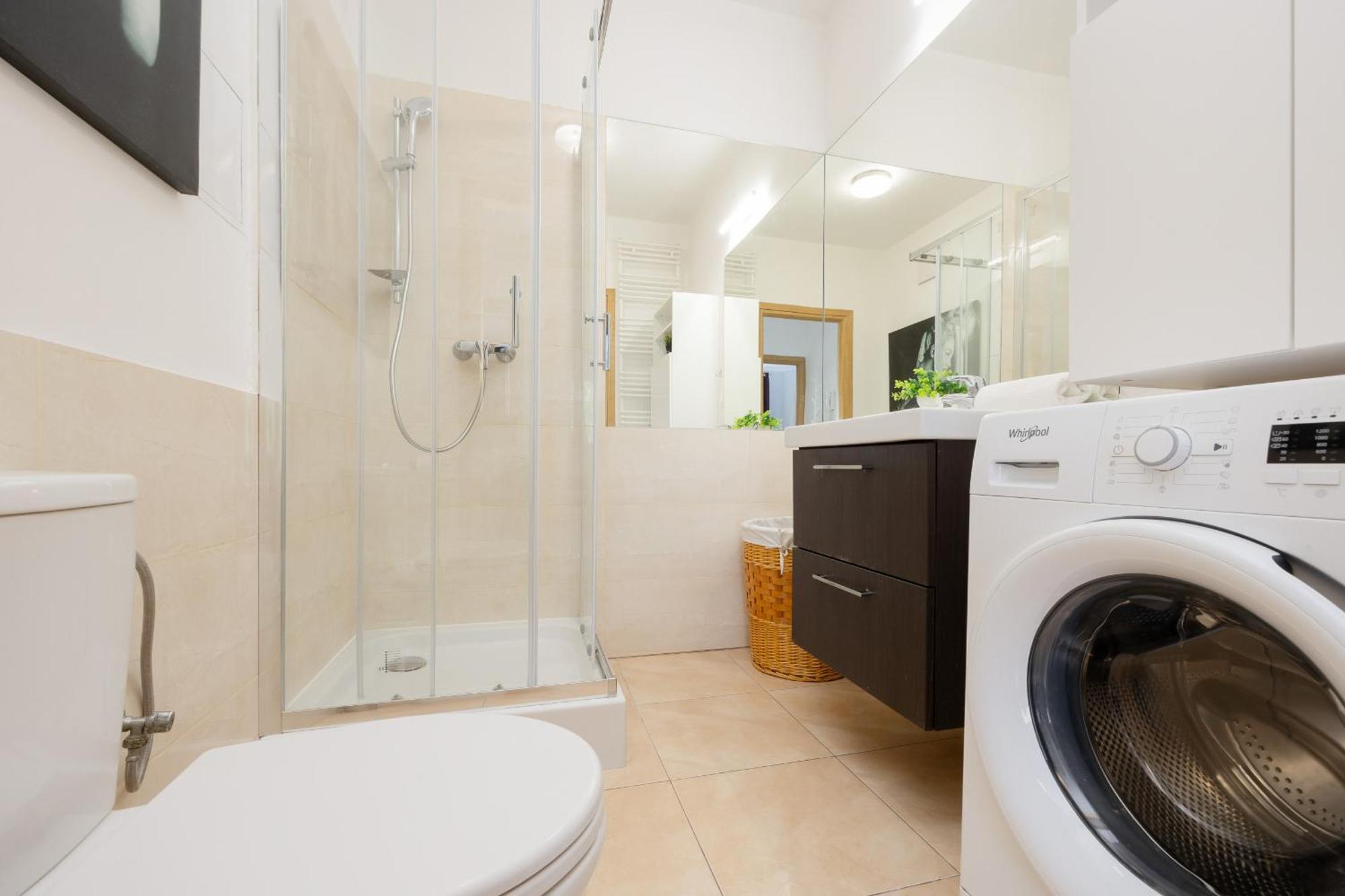 City Apartment With Parking Near Metro Mlociny By Noclegi Renters 바르샤바 외부 사진