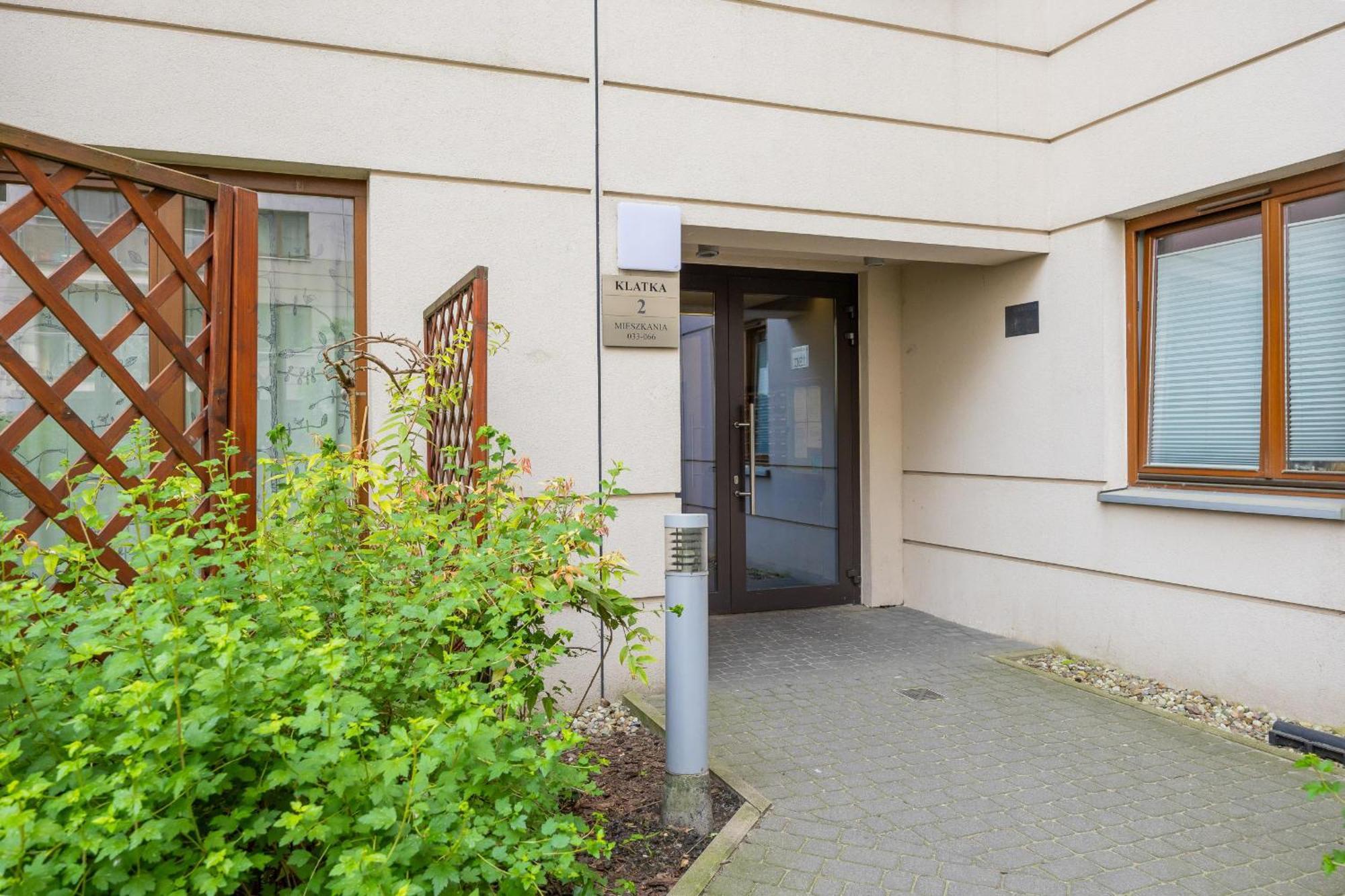 City Apartment With Parking Near Metro Mlociny By Noclegi Renters 바르샤바 외부 사진